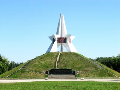 🔱ГЛАВНЫЕ ДОСТОПРИМЕЧАТЕЛЬНОСТИ БРЯНСКА🔱 Сказать, что это мекка туризма ,  конечно, нельзя, но кое-что здесь посмотреть всё-таки… | Instagram