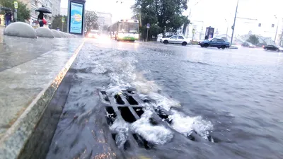 Москву накрыл тропический ливень (видео) :: Новости :: ТВ Центр