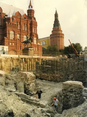 Древняя Москва под стенами Кремля: 30 лет раскопкам на Манежной площади |  Мосгорнаследие | Дзен