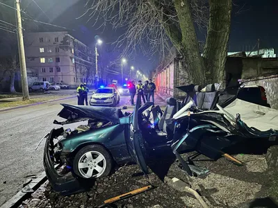 В тройном ДТП в Астрахани перевернулся автомобиль, есть пострадавшие