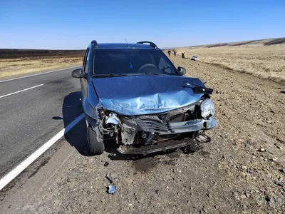 В центре Хабаровска BMW разорвало пополам в жёстком ДТП с Toyota |  Аргументы и факты - Хабаровск | Дзен