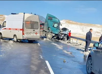 На трассе Хабаровск-Комсомольск автобус с пассажирами слетел в кювет