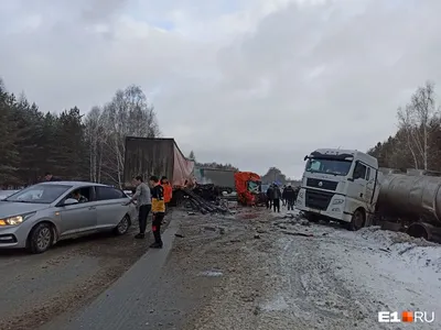 ️Сегодня около 8 утра на 62 километре трассы Пермь-Екатеринбург произошло  ДТП. Столкнулись три автомобиля:.. | ВКонтакте