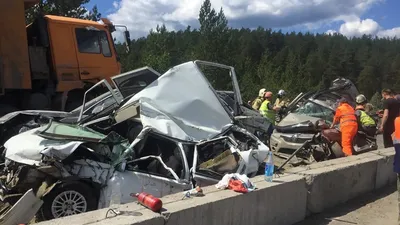 Водители грузовиков пострадали в лобовом ДТП в Челябинской области -  province.ru