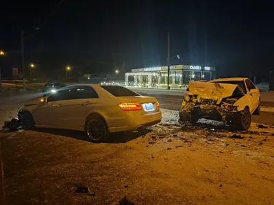 Три человека пострадали в лобовом ДТП в Чите по вине пьяного водителя  Mercedes | Lenta75 | Дзен