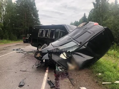 Ладу\" разорвало на части в результате ДТП в Красноярском крае