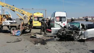 В Омске Mercedes-Benz врезался в опору электропередачи, погиб водитель -  РИА Новости, 04.10.2022