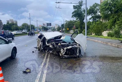 Жёсткое лобовое ДТП произошло ночью во Владивостоке