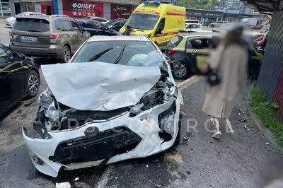 Водителя выбросило на «встречку» в серьезном ДТП во Владивостоке - ОТВ-Прим  - Общественное телевидение Приморья ОТВ