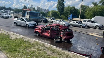 Появилось видео жёсткого столкновения 8 автомобилей в Воронеже – Новости  Воронежа и Воронежской области – Вести Воронеж