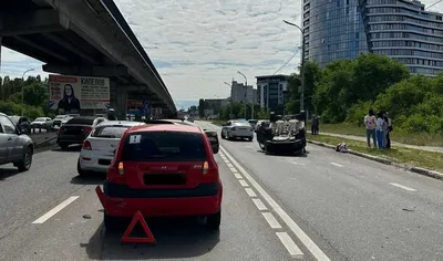 На Московском проспекте в Воронеже образовалась пробка из-за массового ДТП  — Интернет-канал «TV Губерния»