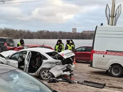 На Вогрэсовском мосту в Воронеже двое водителей подрались после ДТП -  Воронежские новости