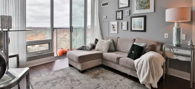 Как правильно поставить угловой диван в комнате | Фабрика-ателье мягкой  мебели DELAVEGA