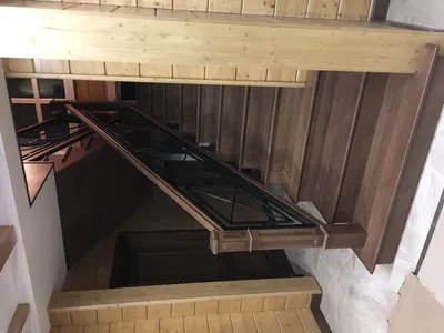 Под лестницей шкаф