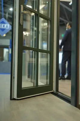Пластиковые входные двери Veka - YouTube