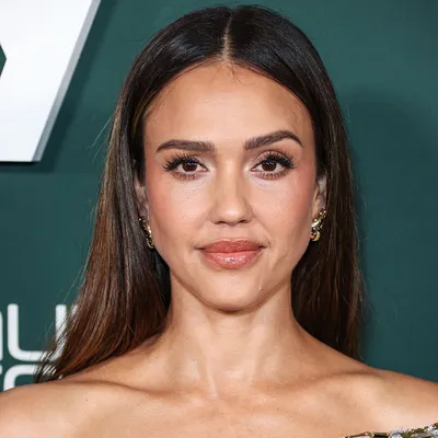 Jessica Alba Talks Better Sleep, Getting Out of a Funk, and Postpartum Hair  Loss