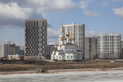 Академический район Екатеринбург - Фото дня. Вечерний Академический с  верхних этажей свечки на проспекте Академика Сахарова Автор: badlandsdrive  @ Instagram https://akademekb.ru/photo/125257 | Facebook