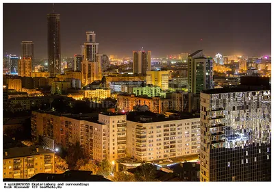 Фотография ночного Екатеринбурга сделана со здания \"Высоцкий\". /  Екатеринбург :: красота :: кривая луна :: art (арт) / картинки, гифки,  прикольные комиксы, интересные статьи по теме.