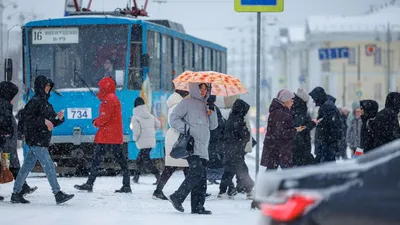 Членовики» захватывают Екатеринбург. Снежные фаллосы не оставили  равнодушными никого — ни горожан, ни чиновников. Последние развернули на  борьбу силы правопорядка и тракторы — Новая газета