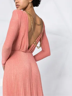 Изображения платьев Elisabetta Franchi в минималистичном стиле
