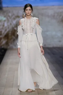 Платья Elisabetta Franchi для женщин на высоком разрешении