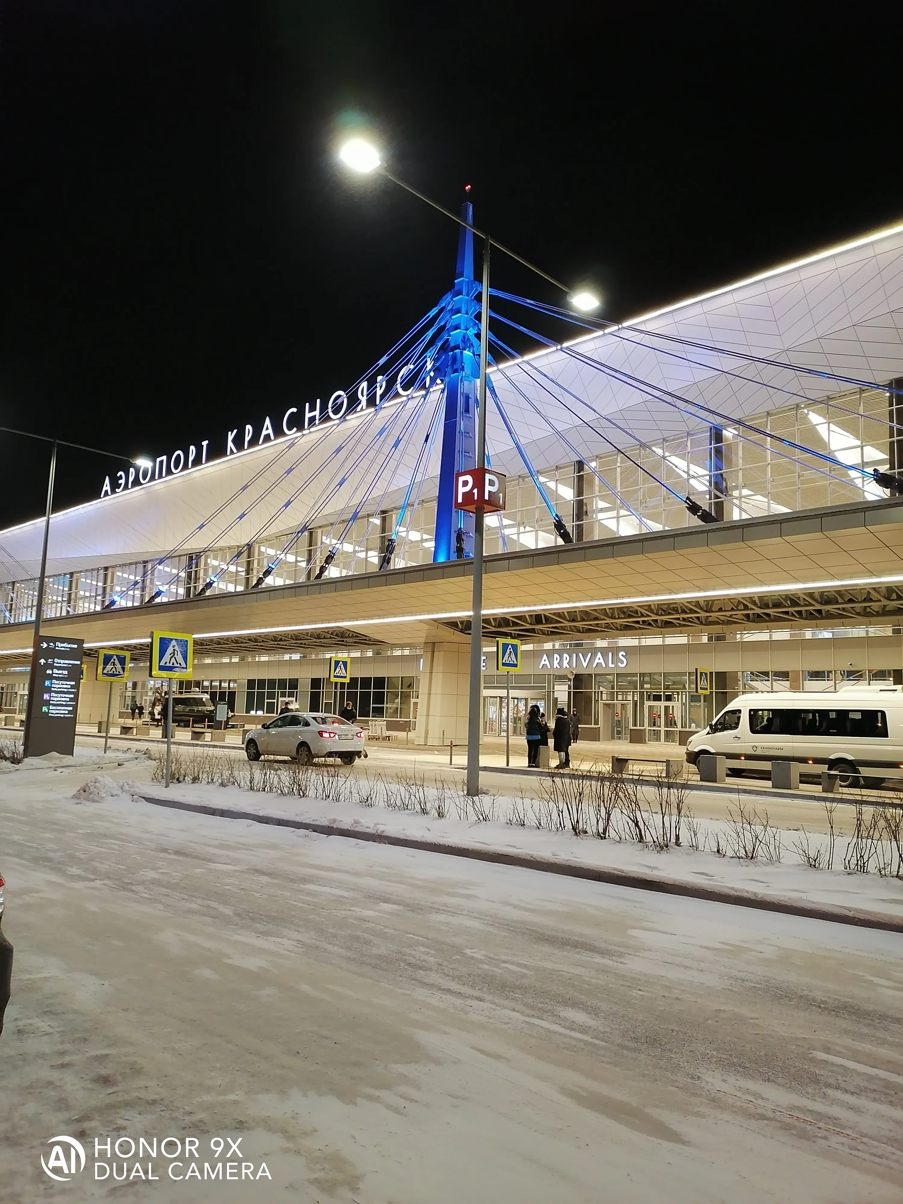 Красноярск аэропорт kja. Емельяновский аэропорт Красноярск. Гостиница аэропорт Красноярск. Гостиница аэропорт Емельяново. Аэропорт Хворостовского Красноярск.