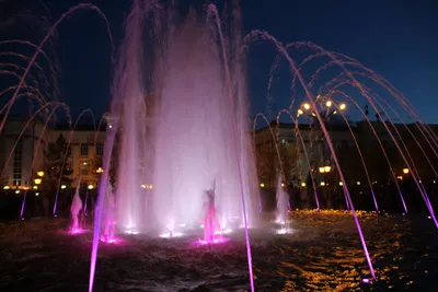 Чита, RU - Jul17 2014: Фонтан города в центральной площади Читы  Редакционное Стоковое Изображение - изображение насчитывающей назначение,  улица: 76410454