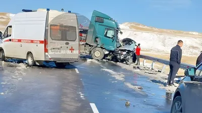 В Китае на трассе столкнулись более 200 авто (видео)