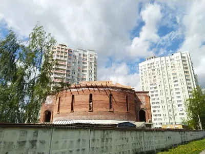 Балашиха, Московская область, Россия, 08 октября 2019 г. Здания на берегу  реки Пехорка осенью в Балашихе Стоковое Изображение - изображение  насчитывающей выпуклины, урбанско: 161009687