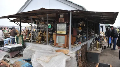 File:Flea market moscow 04.jpg - Wikimedia Commons