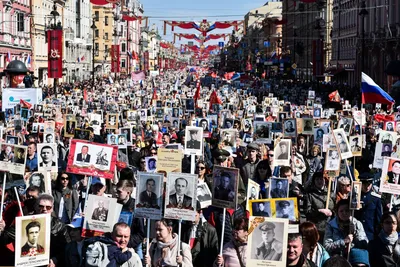 Лица \"Бессмертного полка\" в Москве: кто шел по Красной площади