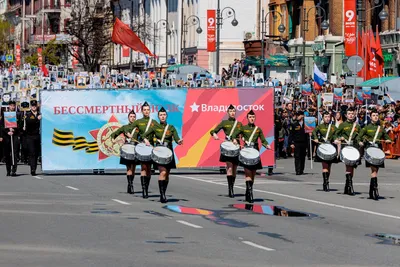 Бессмертный полк 2019» во Владивостоке: в праздничной колонне прошло  рекордное количество участников - KP.RU