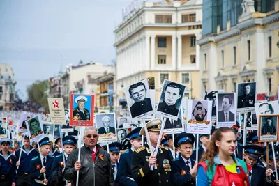 Жители Владивостока присоединились к акции \"Бессмертный полк\" в День Победы  - PrimaMedia.ru