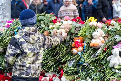 Мы уже 20 минут умираем! Здесь дети!» По чьей вине пять лет назад в «Зимней  вишне» сгорели 60 человек?: Общество: Россия: Lenta.ru