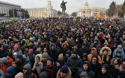 Наши дети горели, а мы просто наблюдали В пожаре в торговом центре в Кемерово  погибли не меньше 64 человек. Репортаж Ирины Кравцовой — Meduza