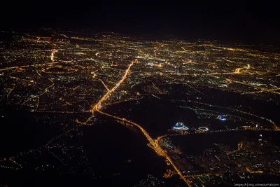 Под крылом самолета ... огнями играет Москва | Пикабу