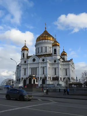 СМИ: Угроза взрыва в Храме Христа Спасителя и мавзолее в Москве не  подтвердилась -