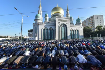 В Москве более 200 тысяч мусульман отпраздновали Курбан-байрам