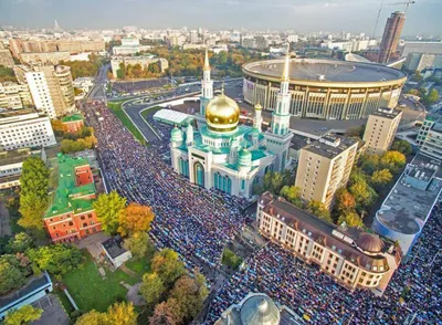 В Москве из-за праздника Курбан-байрам перекрыли движение на нескольких  улицах - YouTube