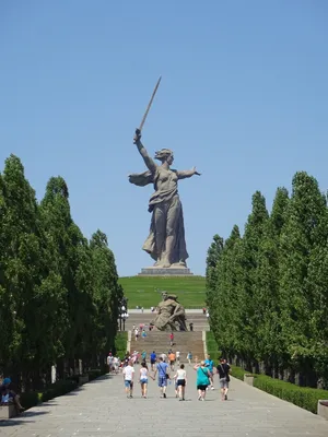 Мамаев курган, Волгоград. Адрес, фото 2024, официальный сайт, видео, на  карте, смена караула, как проехать — Туристер.Ру