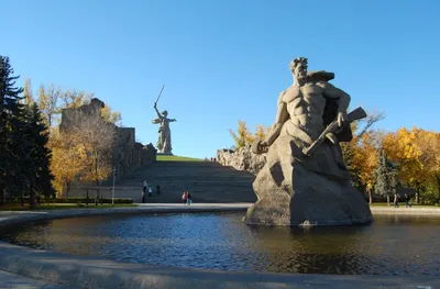 Мамаев курган, Волгоград. Адрес, фото 2024, официальный сайт, видео, на  карте, смена караула, как проехать — Туристер.Ру