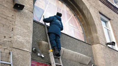 Челябинский метеорит можно потрогать на открывшейся в Москве выставке -  Урал || Интерфакс Россия