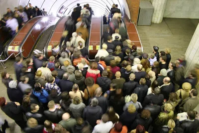 Промо: Час пик в Москве — автомобиль против метро — ДРАЙВ