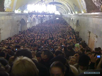 Из вагонов московского метро в «часы пик» будут убирать сидячие места