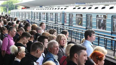 Нововведения в петербургском метро: в час пик пассажиры не смогут ездить  сидя - KP.RU