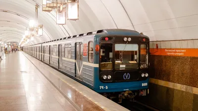 The Metro (Subway, Underground) in Saint Petersburg - YouTube