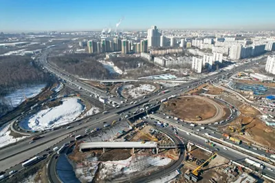 Два автомобиля столкнулись на МКАД на северо-востоке Москвы. Видео