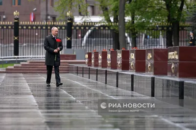 москва россия 03242021 : вечный огонь у могилы неизвестного солдата у  кремлевской стены на красной площади Редакционное Фото - изображение  насчитывающей вечно, день: 220218451