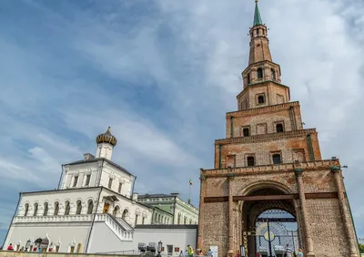 Крест с бывшей Дворцовой церкви в Казани, которая попала на новую  1000-рублёвую купюру, убрали с приходом советской власти - Подъём