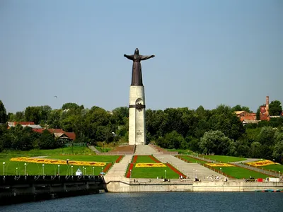 Памятник Матери-Покровительницы в Чебоксарах